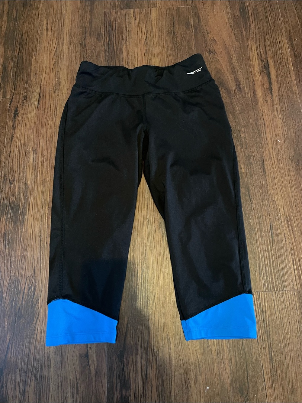 Womens' Black and Blue Athletic Below the knee Leggings